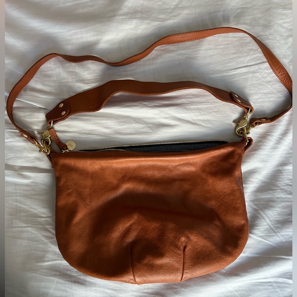 Clare V. Moyen Messenger - Picture 7 of 9